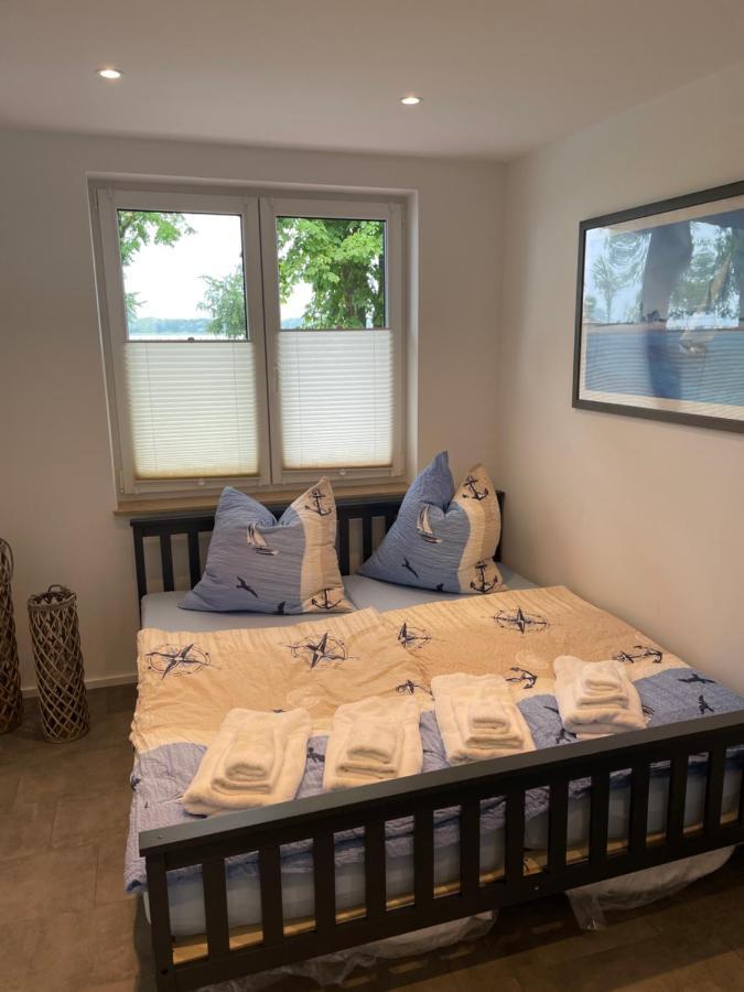 Ferienwohnung Nora Mit Blick Auf Den Ribnitzer See エクステリア 写真